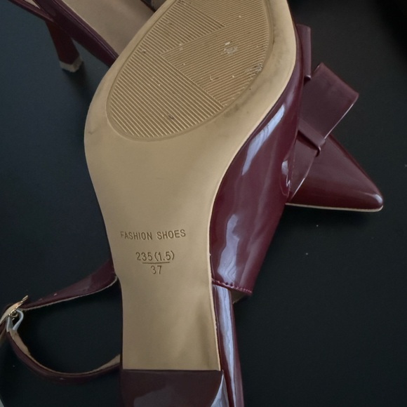 Elegant Maroon Slingback Heels with Bow - Picture 3 of 4